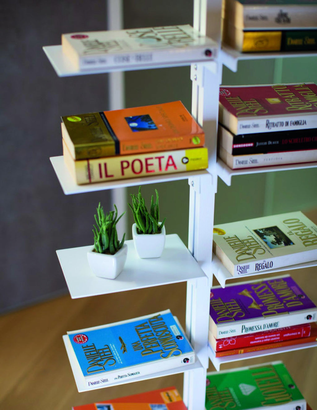 Libreria autoportante a colonna in metallo Dotto