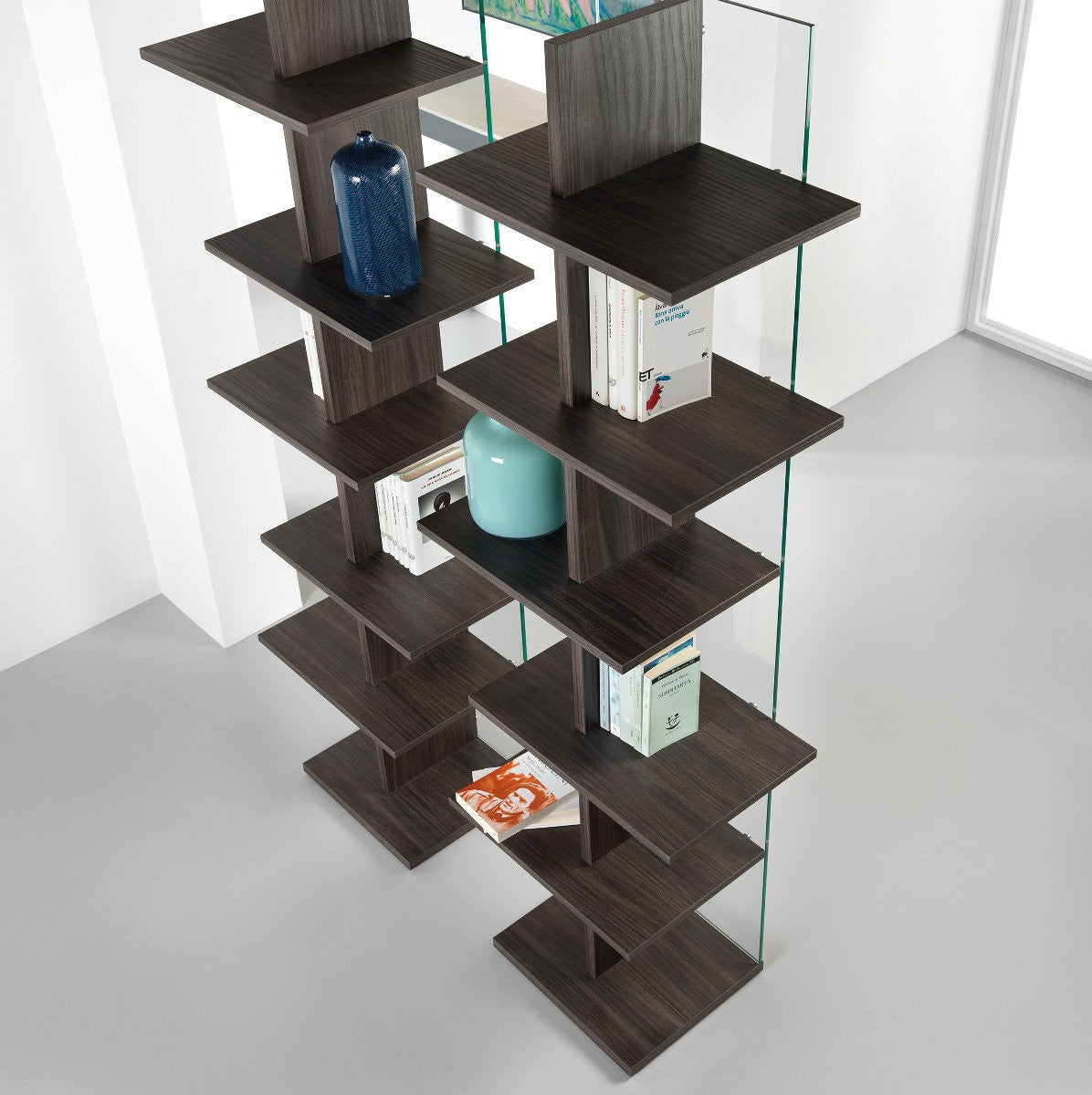 Libreria verticale in legno e vetro Laddy