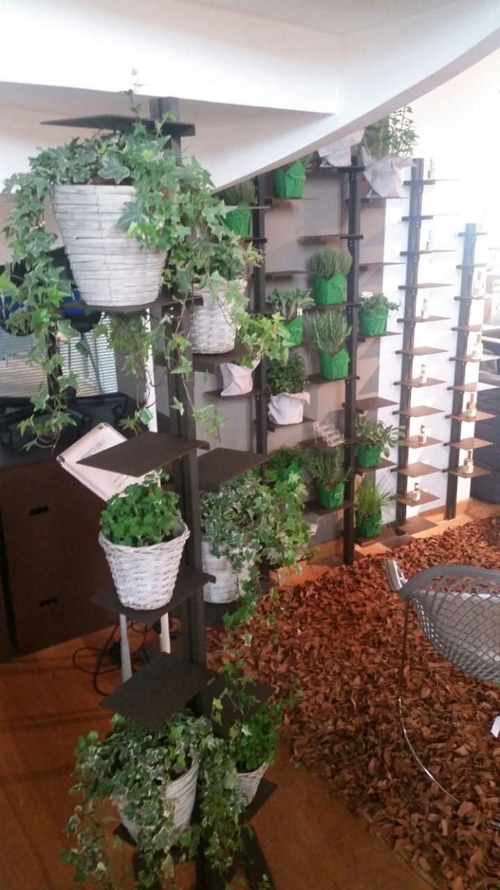 Libreria autoportante a colonna Mr Green in metallo