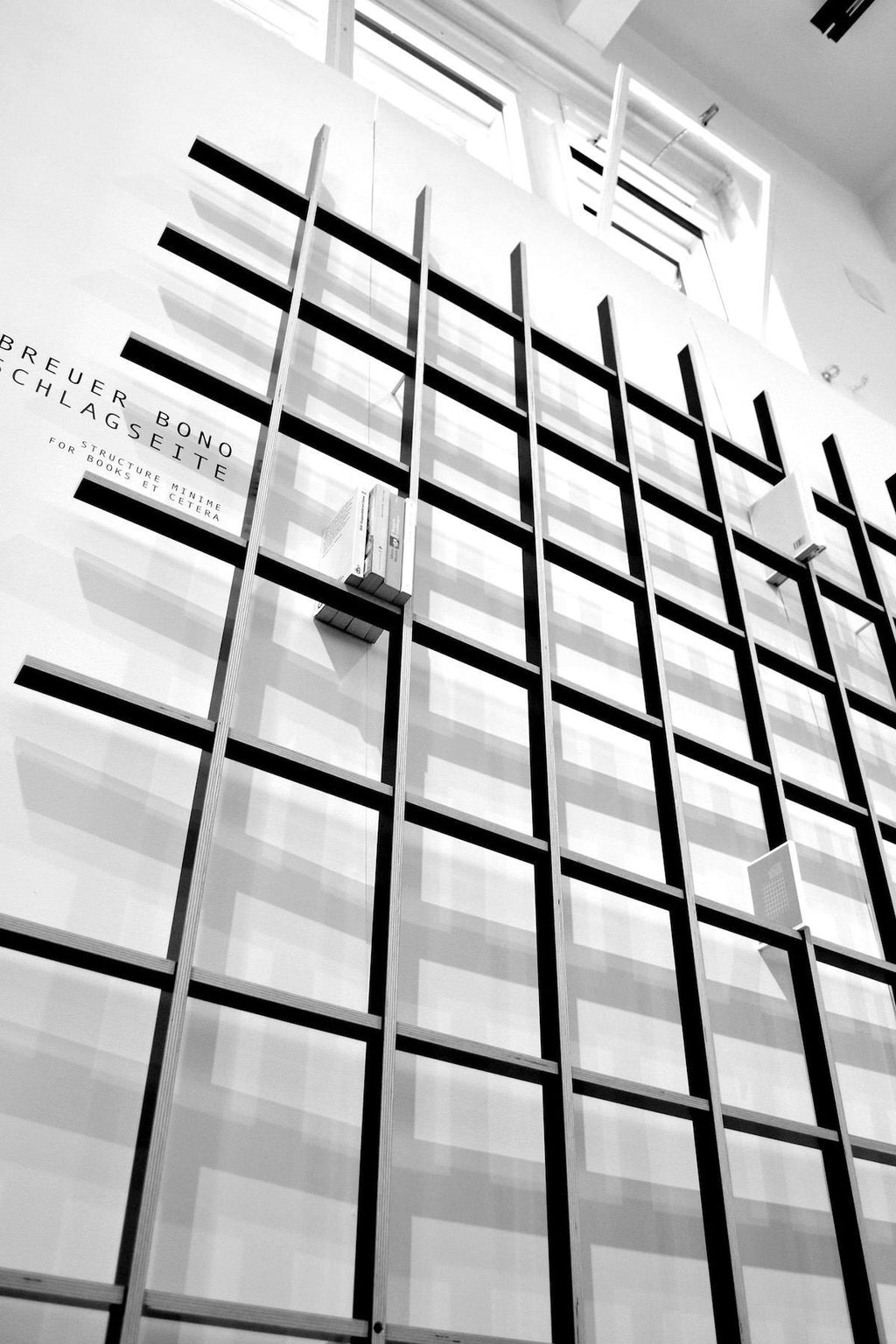 Libreria a giorno in legno Schlagseite